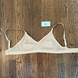 Negative silky non-wire bra in buff